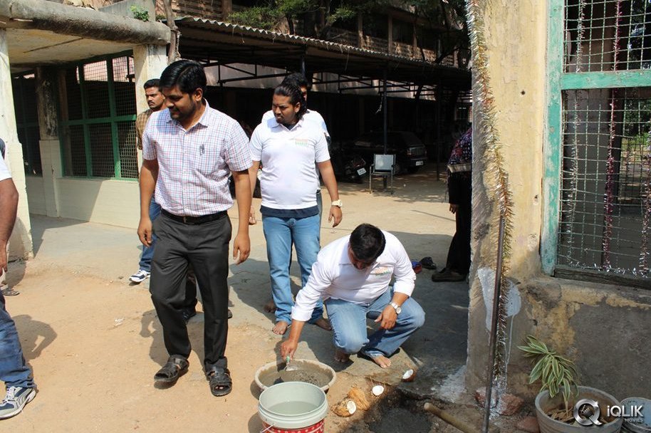 Yamaleela-2-Movie-Team-Swachh-Bharath-Program-at-Niloufer-Hospital